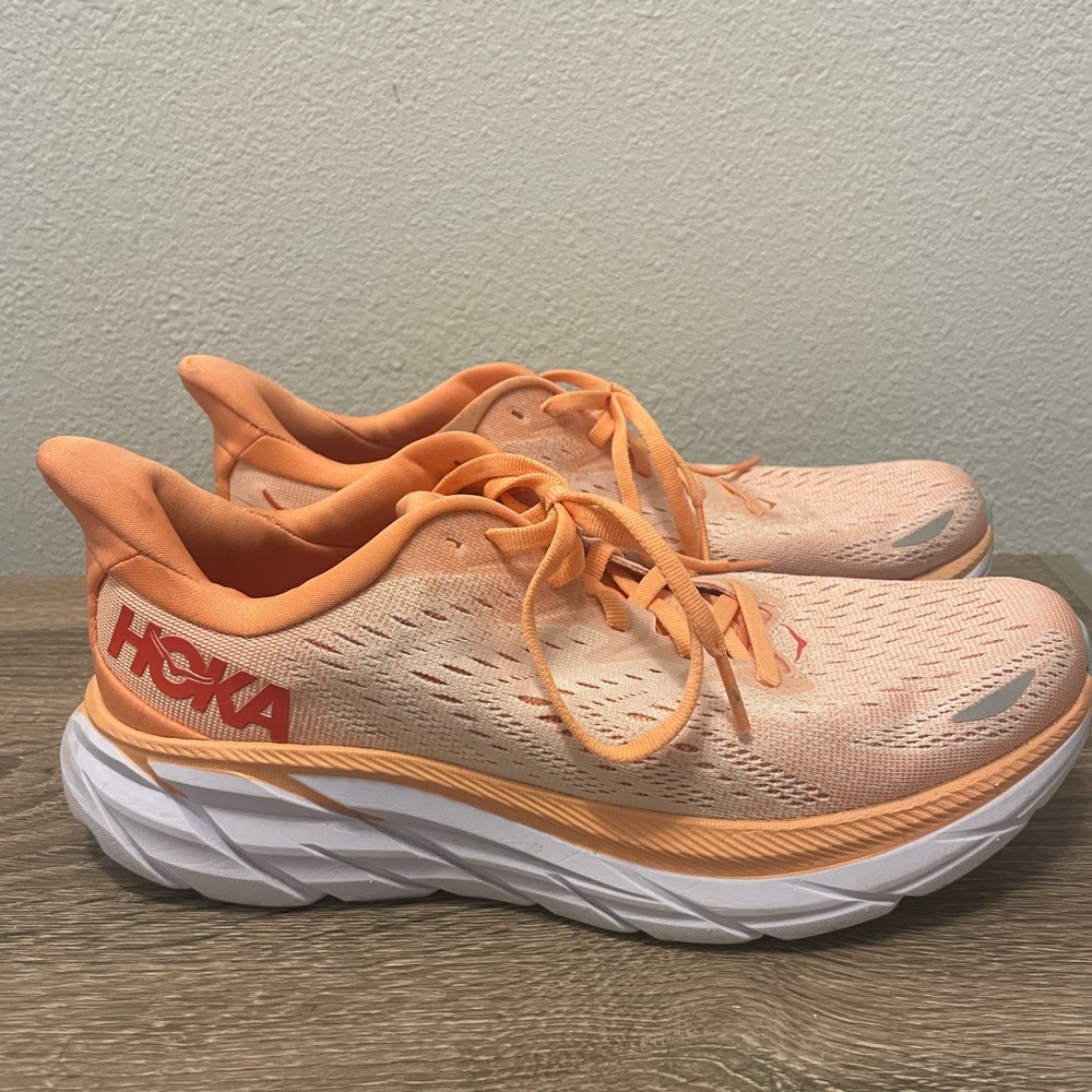 Hoka Clifton 8 size 9